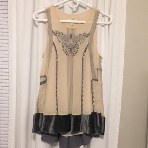 Super cute high low flowy top